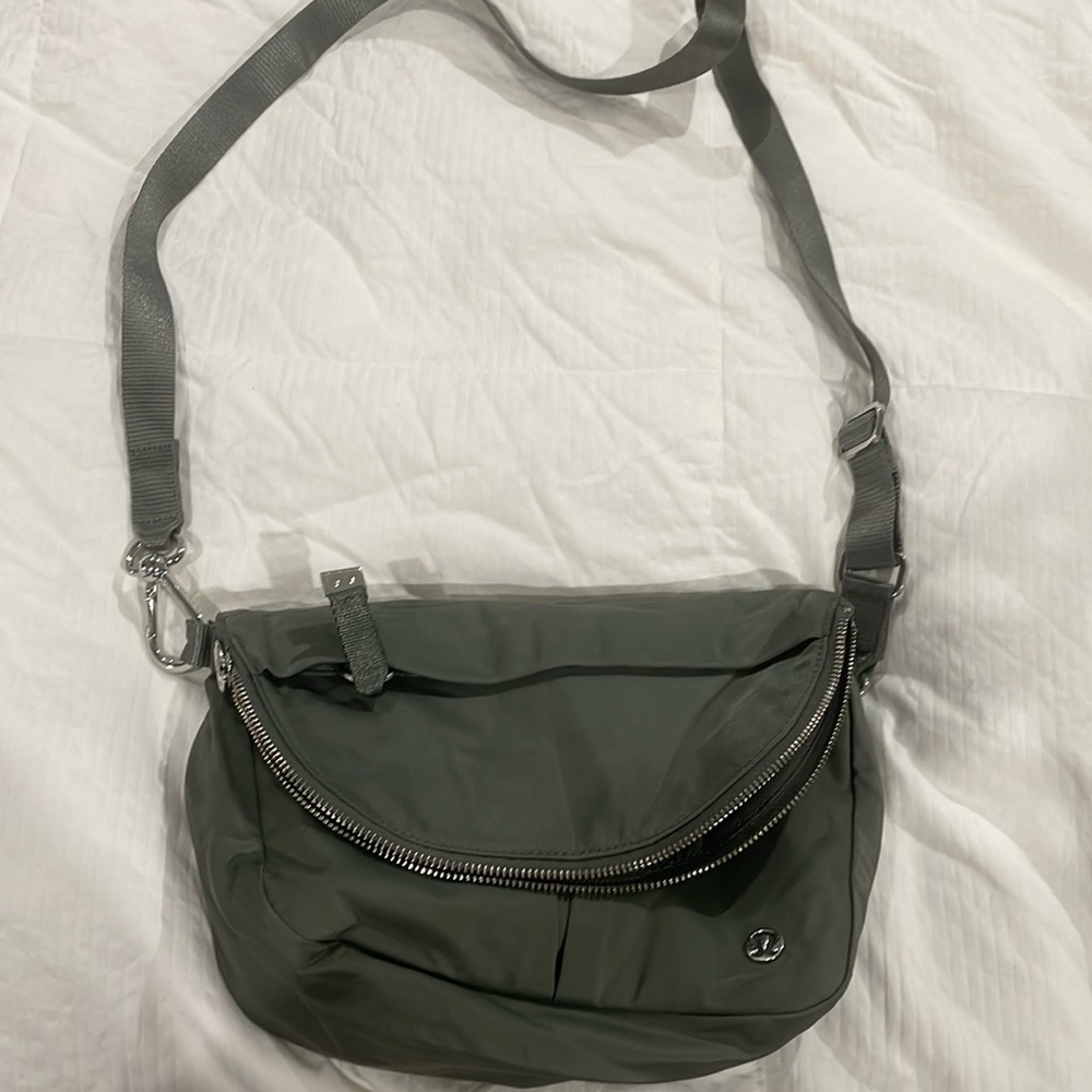 Lululemon all night festival bag
